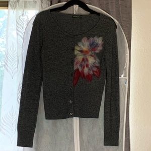 Gray cropped cardigan sweater w/felt floral detail